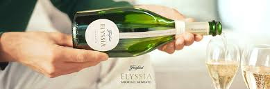 “Entre borbulhas e sorrisos, celebramos o que a vida tem de mais precioso.”